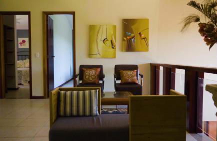 Belíssima Casa com extensa área externa - piscina, sauna, churrasqueira e campo de futebol - com 5 suítes e a 500 metros da Rua das Pedras - Foto 32