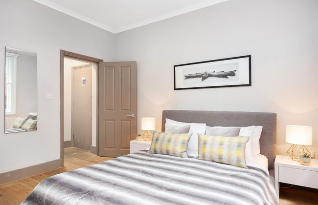 One Bed Serviced Apts near Oxford Street - Photo 3