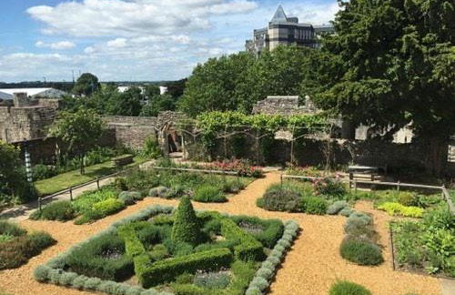 3 Beds Home walking distance from Shirley High Street - sleep 7 - Free Parking - Pool Table - 50" TV - Foto 38