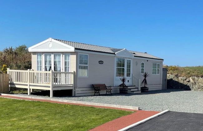 Captivating 2-bed Static Caravan on Private Land - Photo 1