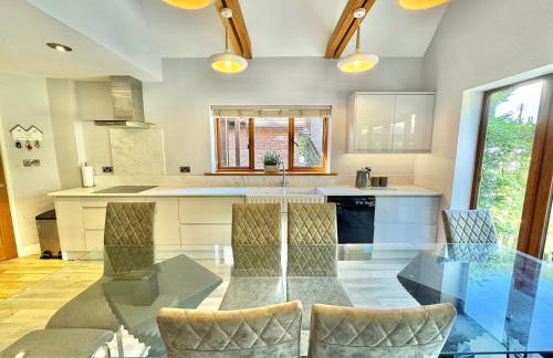 Serene Retreat - Hot Tub - Pool Table - Close to New Forest and Bournemouth Beach - Sleeps 12 - Foto 49