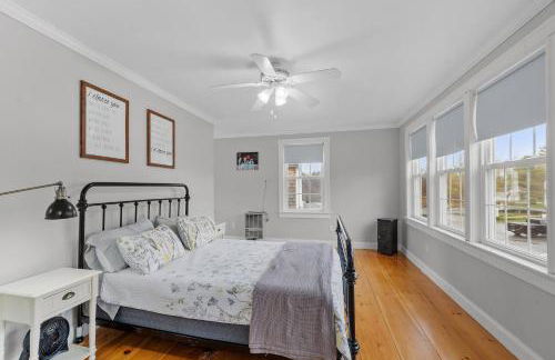 Charming Kennebunk Cape - Walk to Dock Square! - Foto 5