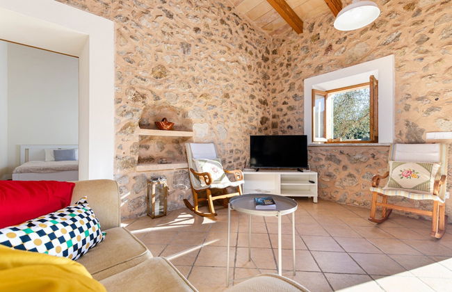 Charming Villa With Private Pool - Photo 13