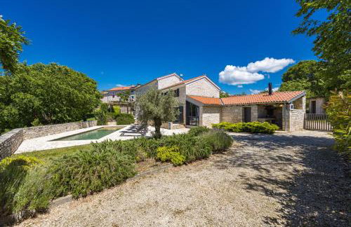 Casa 42 pet friendly for 9 people in Central Istria with salt - water pool - Foto 3