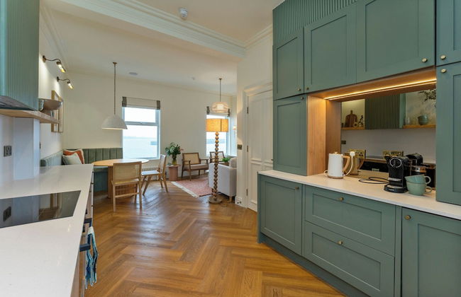 Modern 2-bed Apartment - Sleeps 6 - Seafront View - Foto 11