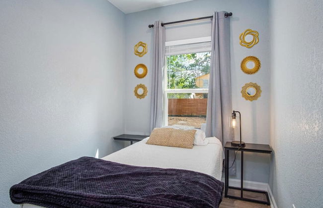 Charming 3BR 1BA Close to Vibrant Downtown - Foto 20