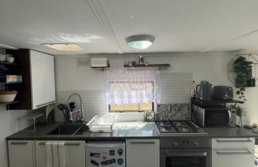 Unique Caravan with Outdoor Space - Foto 21