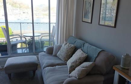 2 Bedroom Harbour Apartment - Photo 12