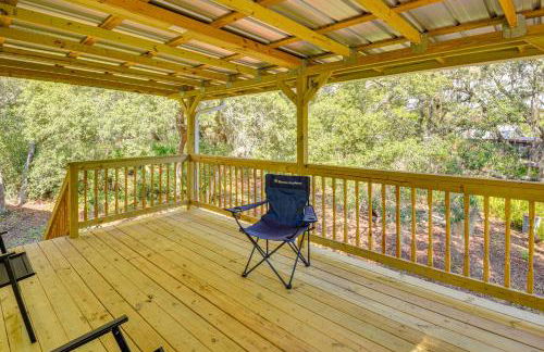 Walk to Lake George Quiet Nature Escape with Deck - Foto 24