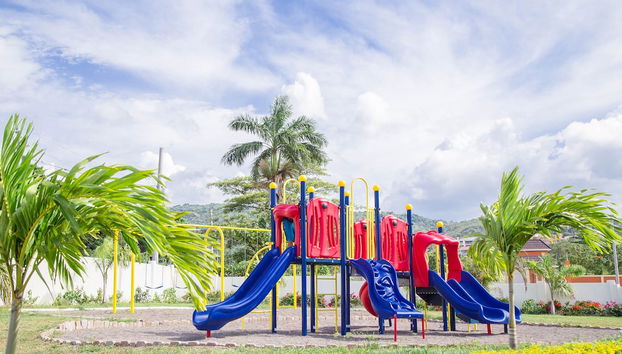 Zona de juegos infantil al aire libre