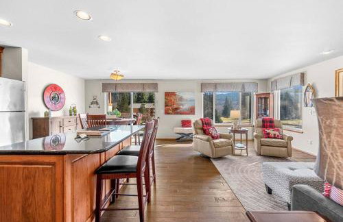 Golf Course View Condo Walk to Town & Pools - Foto 20