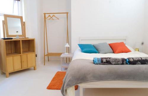 Spacious two bedroom, two bathroom Beach Nest with garden - Foto 28