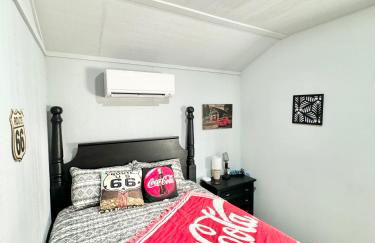 Route 66 Pop Stop-Minutes to Main St - Foto 14