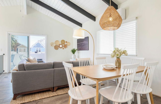 Surfrider II by Avantstay Walk to the Beach + Balcony - Photo 3