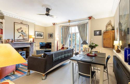 Elegant Highgate Garden Retreat - Photo 11