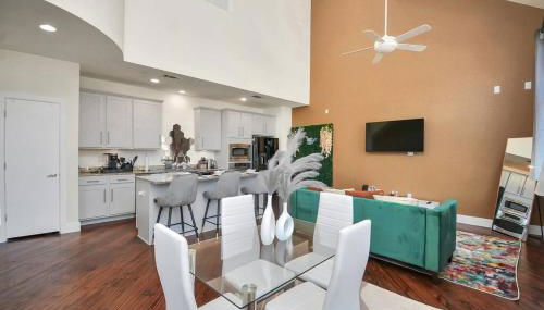 3BR/3.5BA Three Story East Downtown TownHouse with view - Photo 4