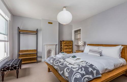 Delightful 2 Bed House a Stones Throw From Beach - Pass the Keys - Photo 39