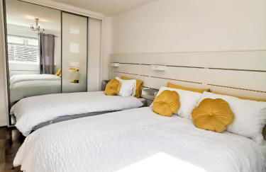 Bee At Home - Photo 3