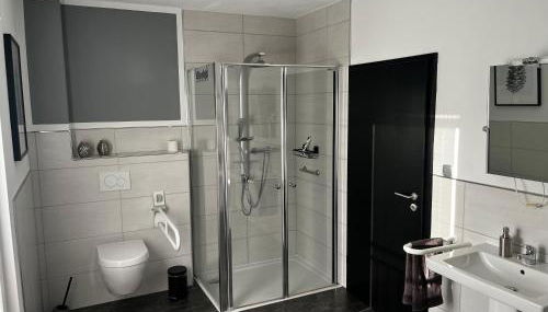 Ferienwohnung am See Dillich - Hunde willkommen - Eigener eingezäunter Garten - Ruhige Lage - Foto 2, Shower