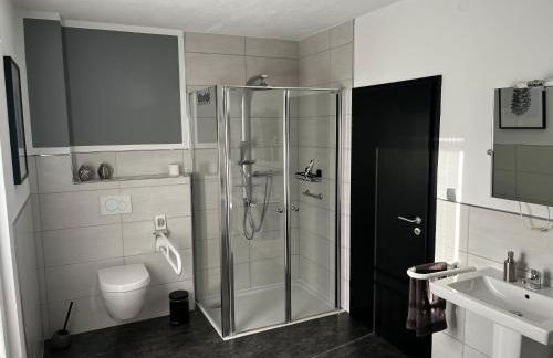 Ferienwohnung am See Dillich - Hunde willkommen - Eigener eingezäunter Garten - Ruhige Lage - Foto 2