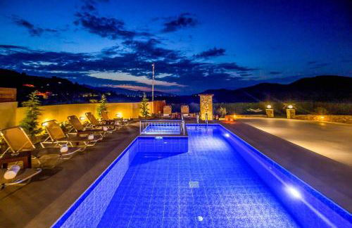 Maggie Alonia - Photo 42