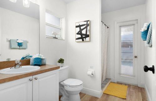 #370-Stunning 4 bed villa with south facing pool and spa with no rear neighbors - Foto 42