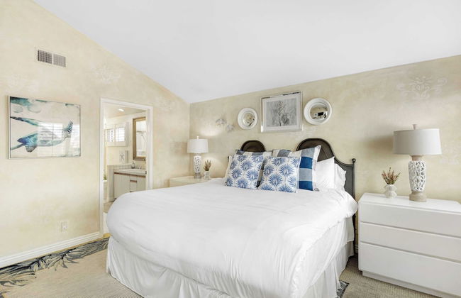 Shoreline Villa by Avantstay Steps to the Beach, Bay, & Pier! - Photo 20