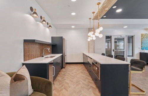 Unique 2BR SLC Short Walk to Temple, Shops, Food - Foto 24