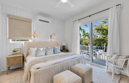 NEW LISTING! Reel Joy Waterfront Luxe with Pool and Private Dock home - Foto 17