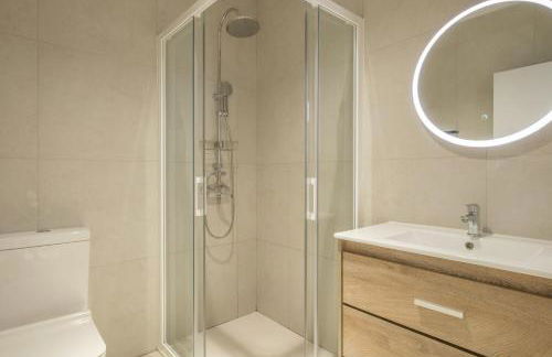 Chic & Comfortable Apartment, Private Terrace - Foto 29