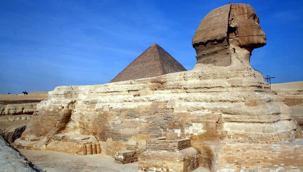 Vistas das Pirâmides de Gizé do lado da Esfinge