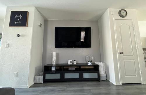 Beautiful 2 story home 20 minutes from the strip - Foto 14