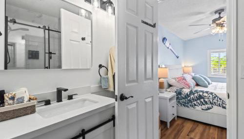 Oceanview Retreat with Private Seawall - Foto 5