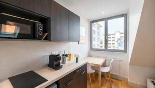 Chez Lilly - Neuf - Haut de Gamme - Tram - Proche centre-ville - Tout confort - Climatisation - Foto 2, stove, toaster