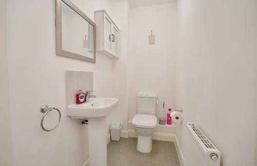 Clothier House - Stylish 3Bed Haven, WiFi & Driveway Parking - Foto 24
