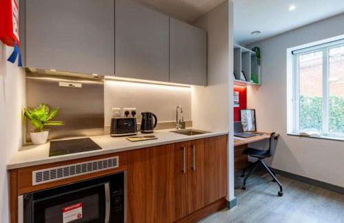 Students Only Straits Egham - 40 mins to Waterloo - Direct Bus to Heathrow - Foto 19