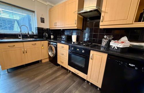 Stylish 3-Bed Family Pet-Friendly Home with Garden - Foto 12