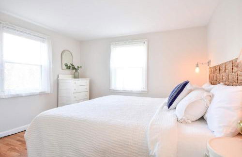 Huge Deck Outdoor Shower Dog Friendly - Photo 12