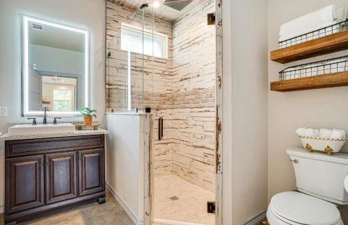 Recently Built Cabin with Pavilion in Granbury! - Foto 14