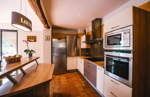 villa provençale en pierre avec vue sur la mer, piscine et jacuzzi - Foto 22