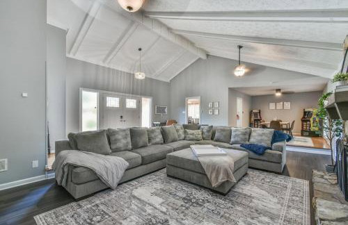 Spacious Home with 3 King Beds, Arcades and 86 inch TV - Foto 1