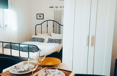 Estudio-Monoambiente para 2 personas en comunidad con piscina - Photo 2