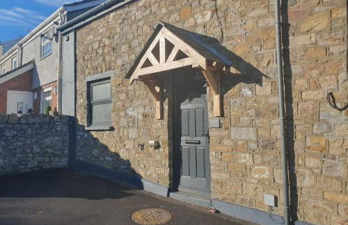 Perfect Location 3 Bed Serviced apartment with Bike Storage for BPW. Close to Brecon Beacons - Photo 16