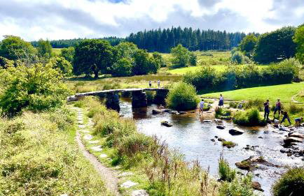 Spacious Oak Cabin with Hot Tub - Devon - Foto 35