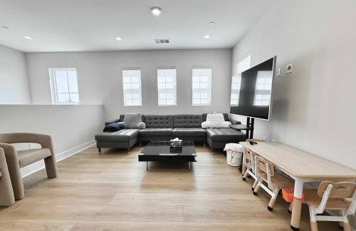Marbella Lane Spacious 4BR Modern Family Home - Foto 13