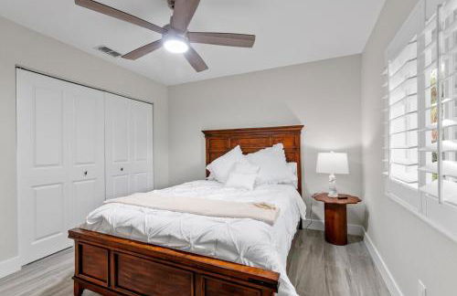 Modern Luxury Retreat in Naples - Photo 13