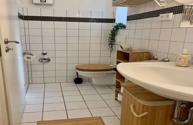 Inviting Holiday Home With Balcony or Terrace - Foto 16