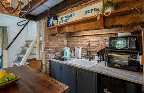 Historic Cottage Retreat-IG Cowboy Pool-Hot Tub - Photo 40