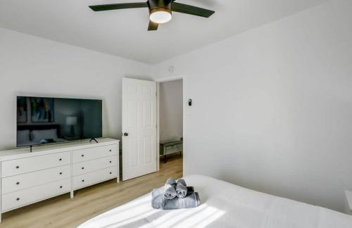 Modern Home - 1 Acre Lot w Pool Patios Jacuzzi - Foto 30