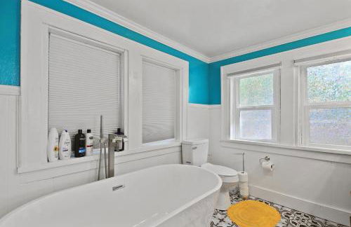 Bohemian Bungalow Pac-Man, walk downtown, pet friendly - Foto 40